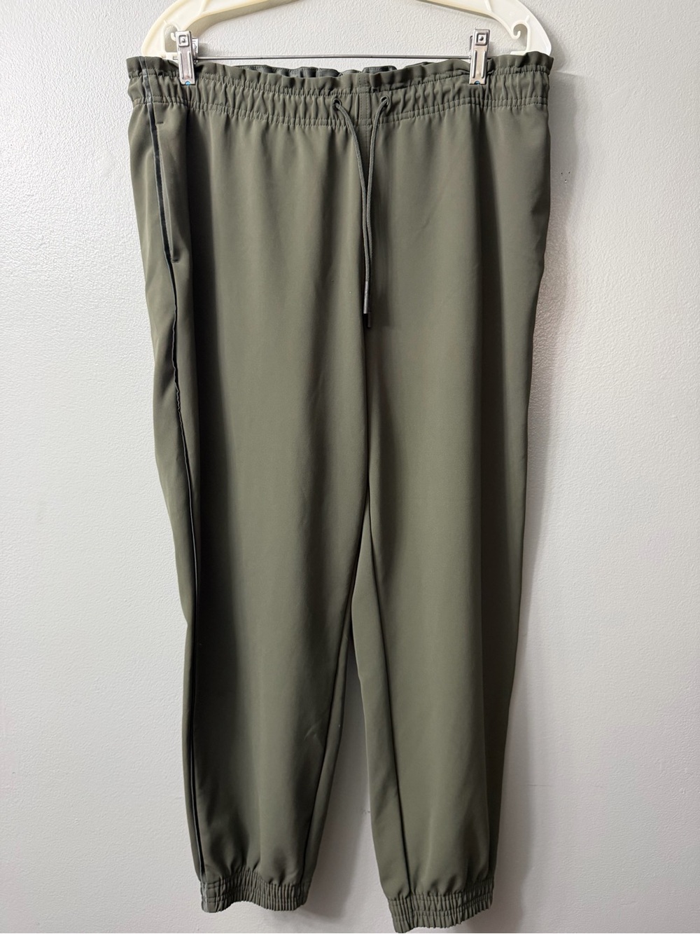 Athleta women’s metropolis jogger Olive Green Casual Drawstring Waist 12